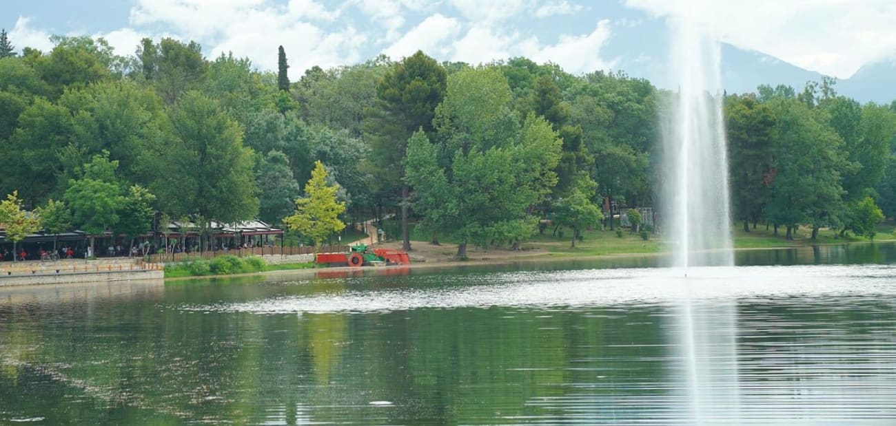Parku i Madh & Liqeni Artificial