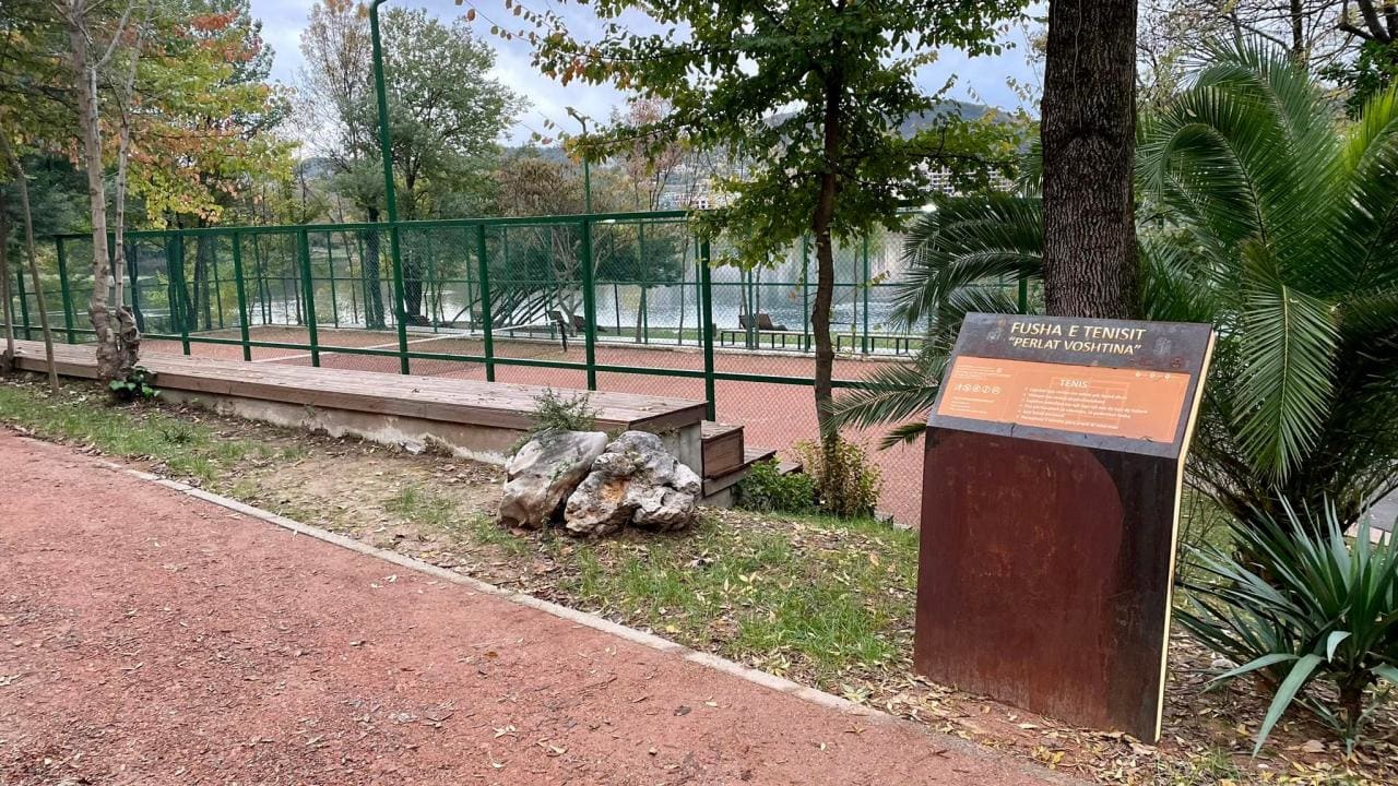 Fushat e Tenisit 'Perlat Voshtina'