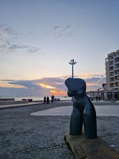 Gruaja Lakuriq e Durrësit - Memoriali i Konfliktit të Madh të vitit 1927