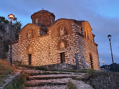 Berati, qyteti i një mbi një dritareve