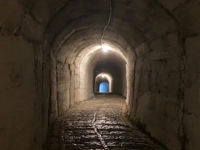 Tuneli pranë Kalasë së Gjirokastrës