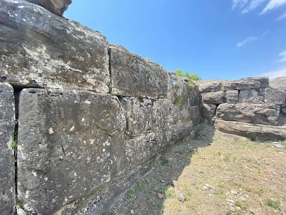 Muret Ciklopike të Kronit të Foinikes